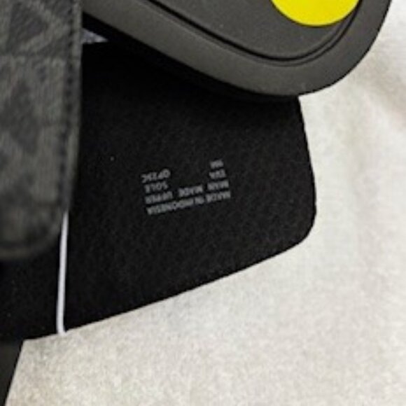 2nd pair - Michael Kors 'Wade" slides in signature logo MK print NWT Size 9 - Picture 4 of 9